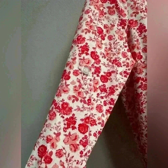 NWOT | Women’s Lularoe Valentina Button Up | M | Red Floral - Picture 8 of 9